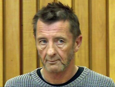 AC/DC - Phil Rudd arrestato per istigazione all’omicidio e droga (foto e video) ac dc - drummer - phil rudd - arresto