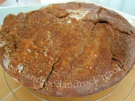 No-knead bread alla Guinness e latticello, con farina di teff