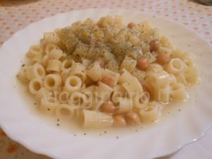 piatto con rosmarino