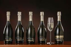 Bottiglie di prosecco, di cui una di prosecco millesimato