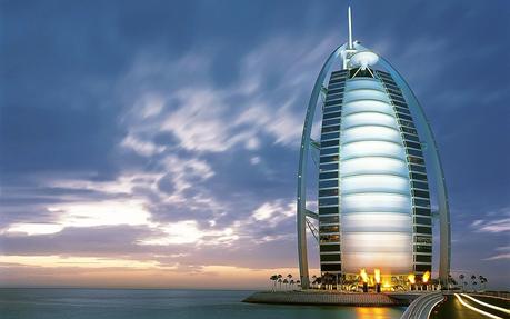 IL BURJ AL ARAB DI DUBAI FESTEGGIA I 15 ANNI DI VITA