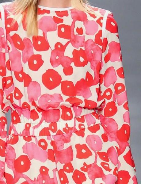 STAMPE, PATTERNS ED EFFETTI DI SUPERFICIE: BELLISSIMI DETTAGLI DALLA SETTIMANA DELLA MODA DI MILANO (MODA DONNA PRIMAVERA/ESTATE 2015) / 8