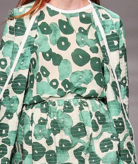 STAMPE, PATTERNS ED EFFETTI DI SUPERFICIE: BELLISSIMI DETTAGLI DALLA SETTIMANA DELLA MODA DI MILANO (MODA DONNA PRIMAVERA/ESTATE 2015) / 8