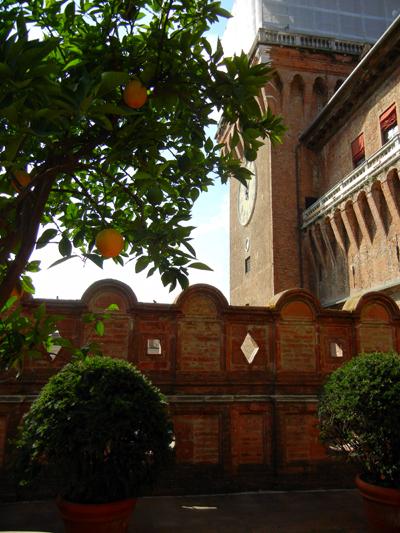 castello estense, terrazzino aranci, ferrara, viaggiandovaldi