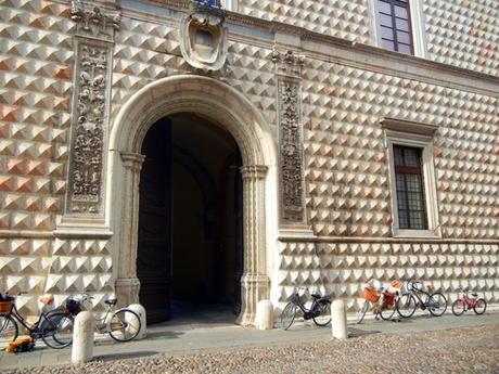 Ferrara,palazzo dei diamanti, viaggiandovaldi