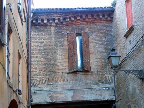 ferrara, viaggiandovaldi, via delle volte