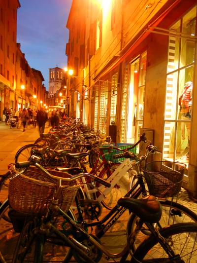 ferrara, viaggiandovaldi, bici, mura