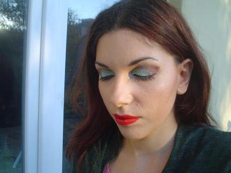 Makeup look con gli Atomic Lipstick di Makeup Revolution