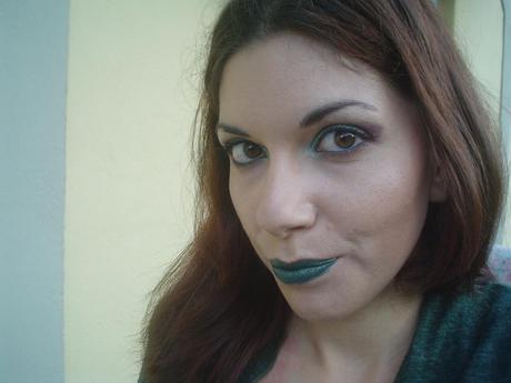 Makeup look con gli Atomic Lipstick di Makeup Revolution