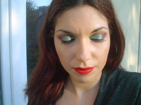 Makeup look con gli Atomic Lipstick di Makeup Revolution