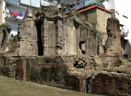 San Carminiello ai Mannesi: archeologia tra popolo e lenzuola stese