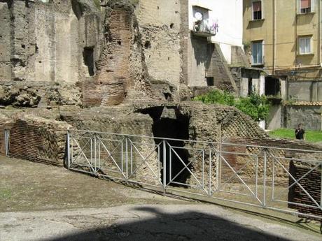 San Carminiello ai Mannesi: archeologia tra popolo e lenzuola stese