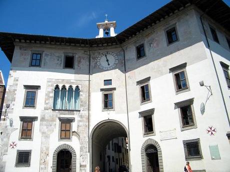 Pisa - Piazza dei Cavalieri, dove sorgeva la Torre dei Gualandi 