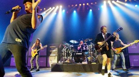 Incredibile Phil Rudd batterista degli AC/DC è stato ARRESTATO. Voleva uccidere 2 persone!