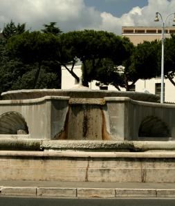 fontana piazzale eroi 3