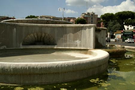 fontana piazzale eroi 4