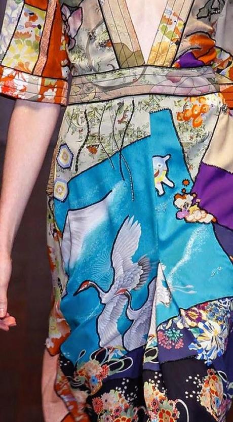 STAMPE, PATTERNS ED EFFETTI DI SUPERFICIE: BELLISSIMI DETTAGLI DALLA SETTIMANA DELLA MODA DI MILANO (MODA DONNA PRIMAVERA/ESTATE 2015) / 10