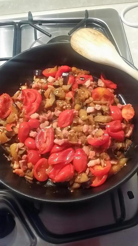 Torta salata...con le ultime melanzane...molto ricca e saporita!