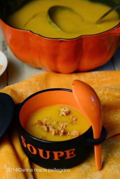 #buonericette e il confort food della domenica: Zuppa di zucca e curcuma con noci