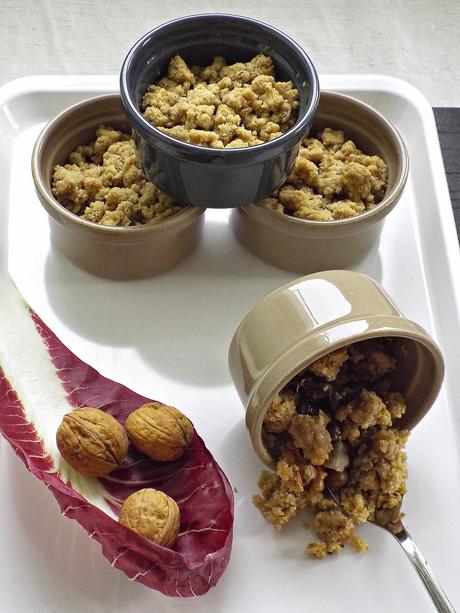 Crumble agrodolce di radicchio rosso e noci