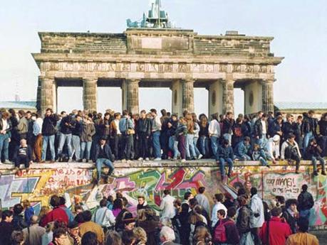 25 anni fa cadeva il Muro di Berlino