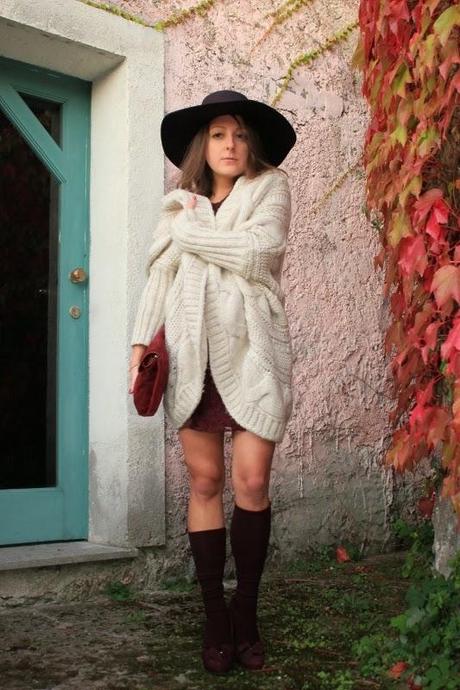 Maxi cardigan e foglie rosse - OUT-FIT