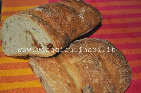 Pane Petra 1 con olive e pomodori secchi