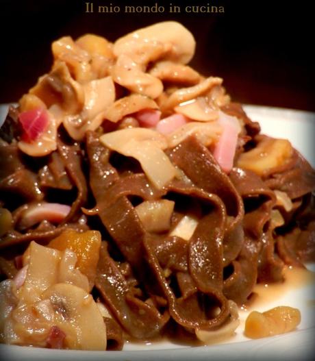 TAGLIATELLE al CACAO con marroni, funghi e SPECK