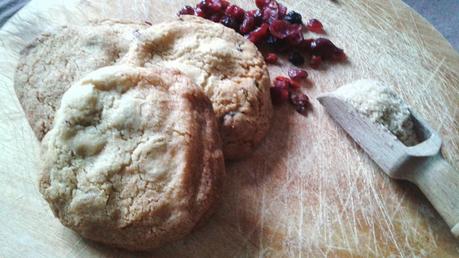 COOKIES AI FRUTTI ROSSI e CIOCCOLATO BIANCO