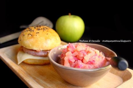 Hamburger con salsa alle mele e cipolle di Tropea - con Panino alla birra Home Made