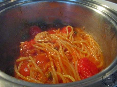 spaghetti al tonno e pomodoro