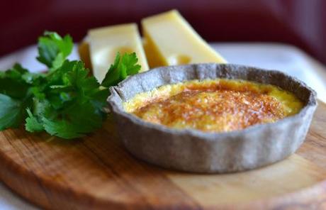 Quiche con frolla di grano arso e olio