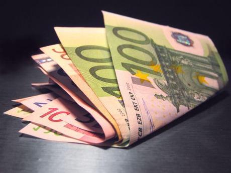 Prestito agevolato alle imprese: fino a 25.000 euro per pagare le tredicesime ai dipendenti