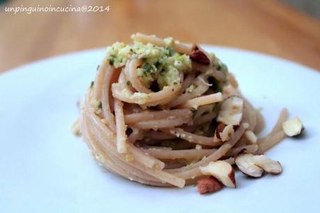 Spaghetti di farro con pesto di sedano e nocciole