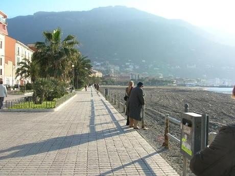 Castellammare di Stabia, uomo perde il lavoro e si impicca nel suo garage