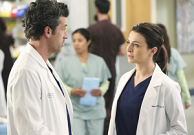 “Grey’s Anatomy 11”: Caterina Scorsone anticipa l’umiliazione di Amelia, la reazione di Derek e… una storia d’amore con Owen?