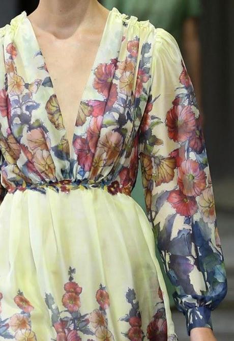 STAMPE, PATTERNS ED EFFETTI DI SUPERFICIE: BELLISSIMI DETTAGLI DALLA SETTIMANA DELLA MODA DI MILANO (MODA DONNA PRIMAVERA/ESTATE 2015) / 13