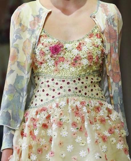 STAMPE, PATTERNS ED EFFETTI DI SUPERFICIE: BELLISSIMI DETTAGLI DALLA SETTIMANA DELLA MODA DI MILANO (MODA DONNA PRIMAVERA/ESTATE 2015) / 13