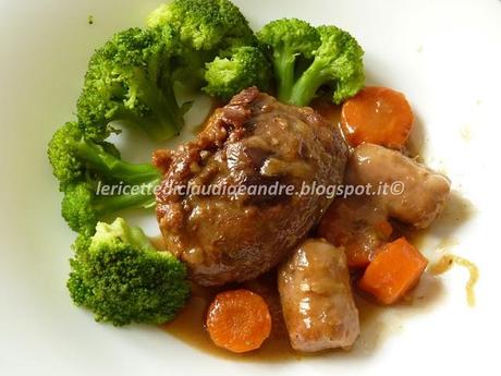 Guancette di maiale con salsiccia e broccoli