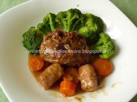 Guancette di maiale con salsiccia e broccoli