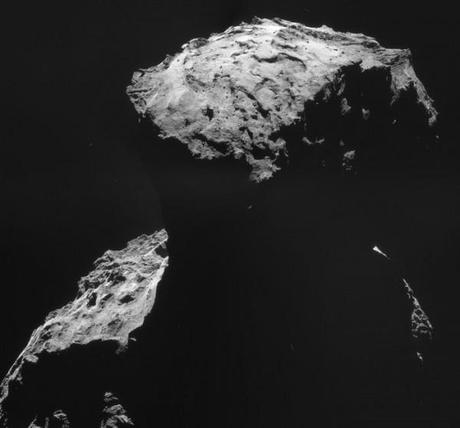 Un'immagine composta da quattro immagini riprese dalla NAV CAM a bordo di Rosetta che mostrano il sito dove atterrerra' Philae. Crediti e copyright: ESA/Rosetta/NAVCAM – CC BY-SA IGO 3.0