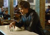 “Covert Affairs 5”: Chris Gorham sul complicato faccia a faccia tra Auggie e McQuaid