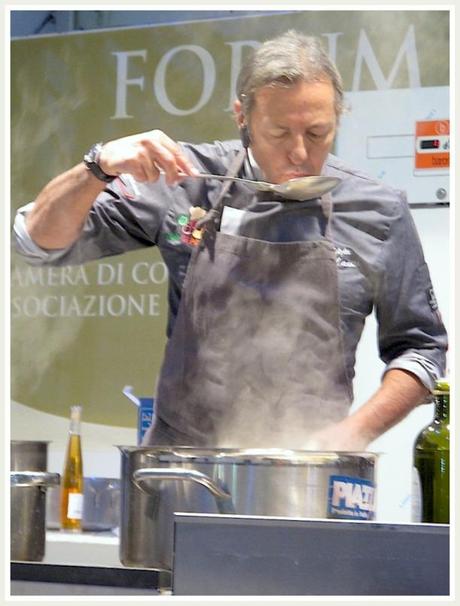 Dal Salone del Gusto di Lecce Filippo La Mantia e un piatto della tradizione salentina rivisitato: zuppa di pesce alla “gallipolina”.