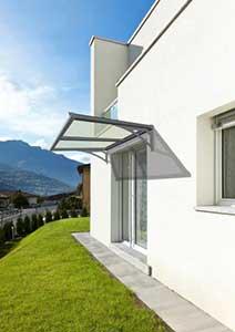 R440 PENSILINA CON SUPPORTI IN ACCIAIO La nuova linea di pensiline modulari di BT Group, tra ricerca e innovazione