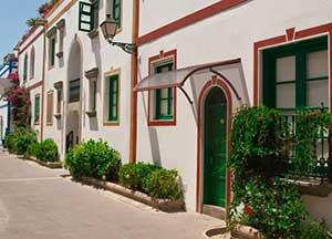 R441 PENSILINA CON BRACCETTI La nuova linea di pensiline modulari di BT Group, tra ricerca e innovazione