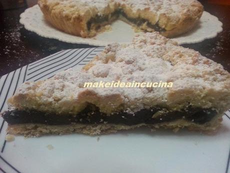 Crostata sbriciolata con crema pasticcera al cacao e mandorle 