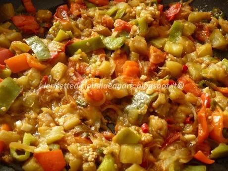 Farfalle con tris di peperoni, melanzane e panna