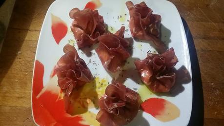 Antipasto dell'ultimo momento..Fagottini di bresaola per una cenetta a due o per ospiti improvvisi