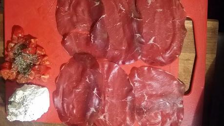 Antipasto dell'ultimo momento..Fagottini di bresaola per una cenetta a due o per ospiti improvvisi