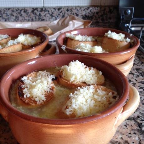 Pazze pazze ricette: zuppa di cipolle gratinata